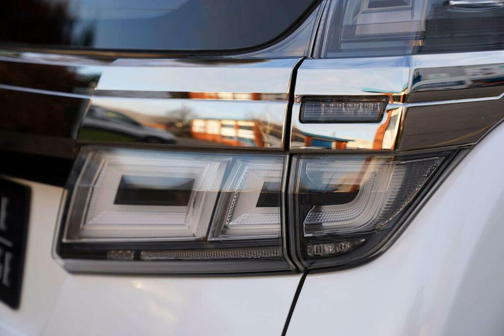 Toyota Vellfire Mpv 201867 White #9