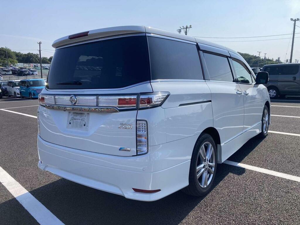 Nissan Elgrand Mpv 3.5 V6 Highway Star Premium 7 Seats 2010 White #3