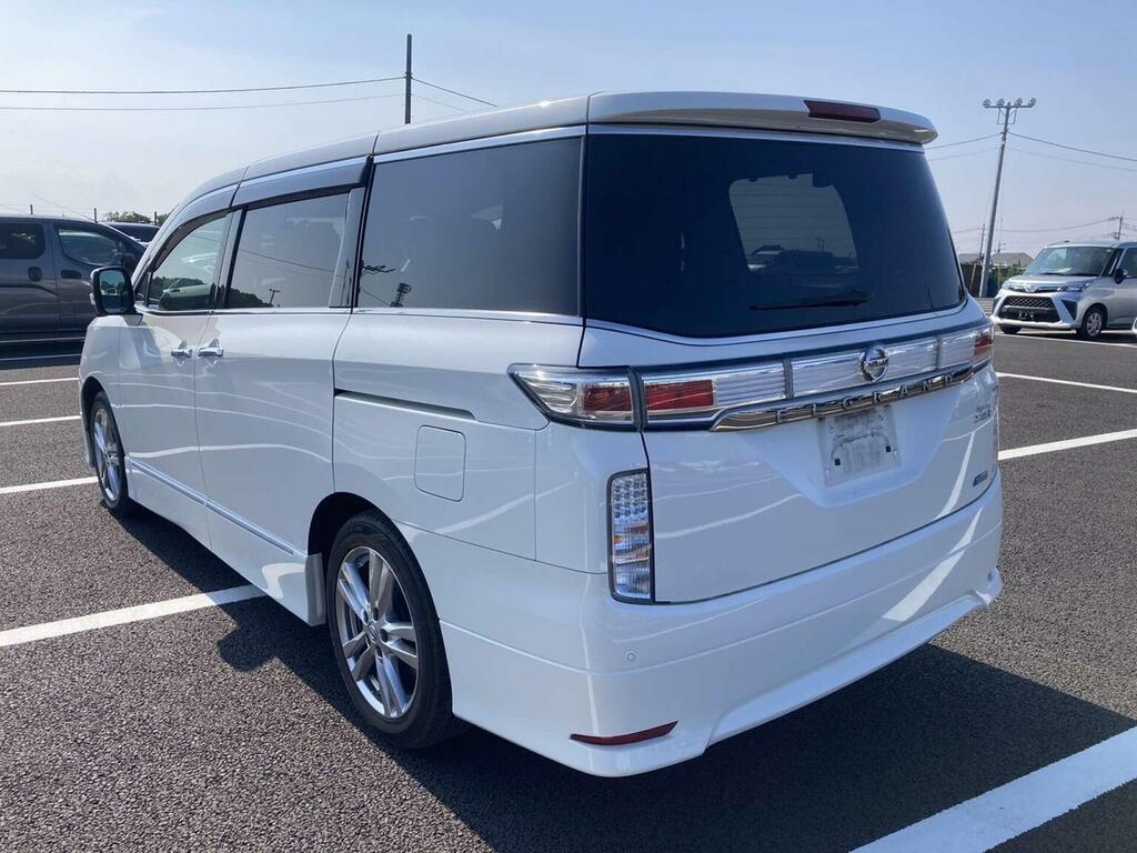 Nissan Elgrand Mpv 3.5 V6 Highway Star Premium 7 Seats 2010 White #4