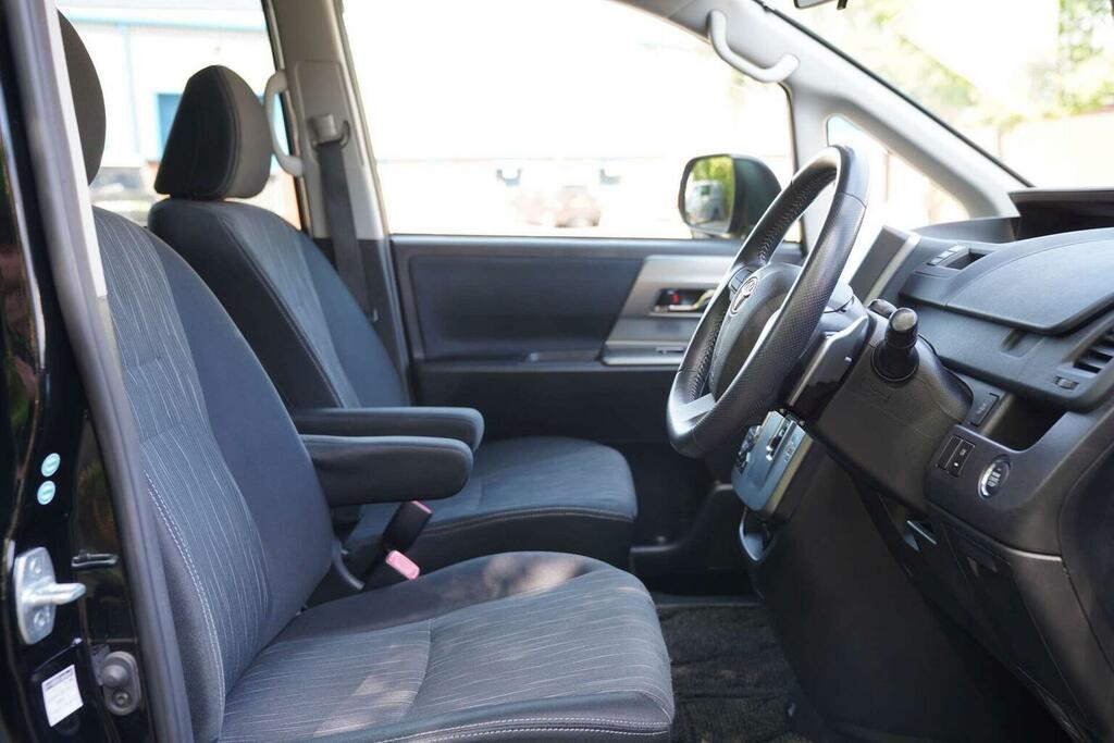 Toyota Voxy 2.0 7 Seats Ulez Free White #22