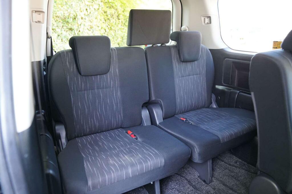 Toyota Voxy 2.0 7 Seats Ulez Free White #43