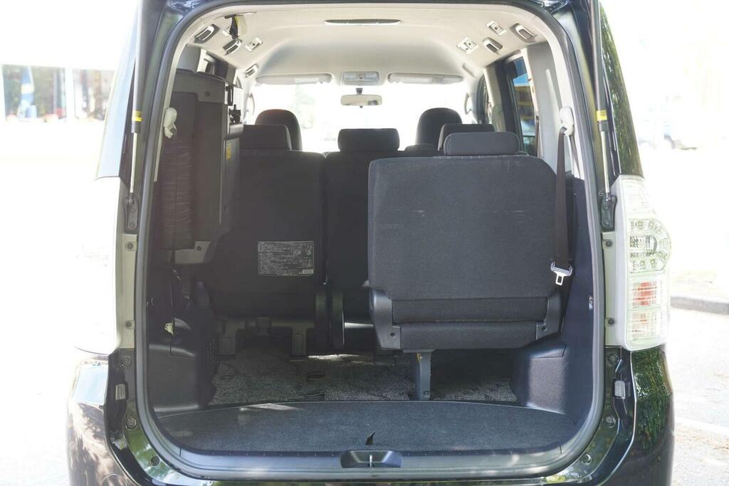 Toyota Voxy 2.0 7 Seats Ulez Free White #51