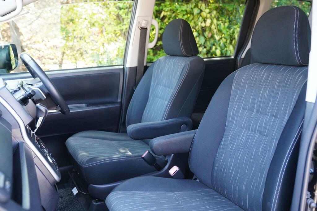 Toyota Voxy 2.0 7 Seats Ulez Free White #24