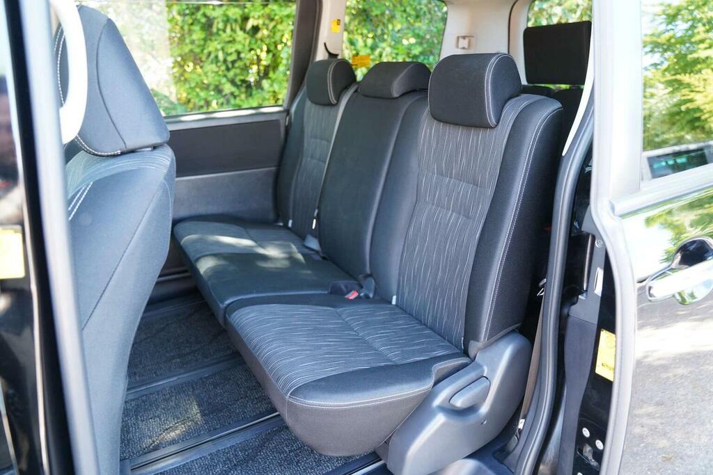 Toyota Voxy 2.0 7 Seats Ulez Free White #47