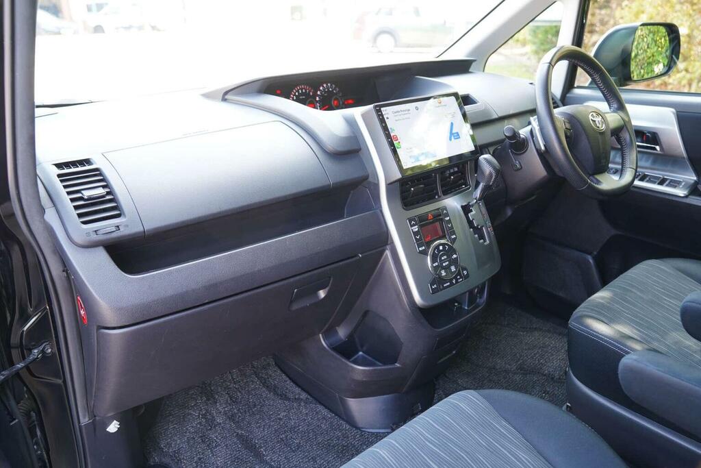 Toyota Voxy 2.0 7 Seats Ulez Free White #25