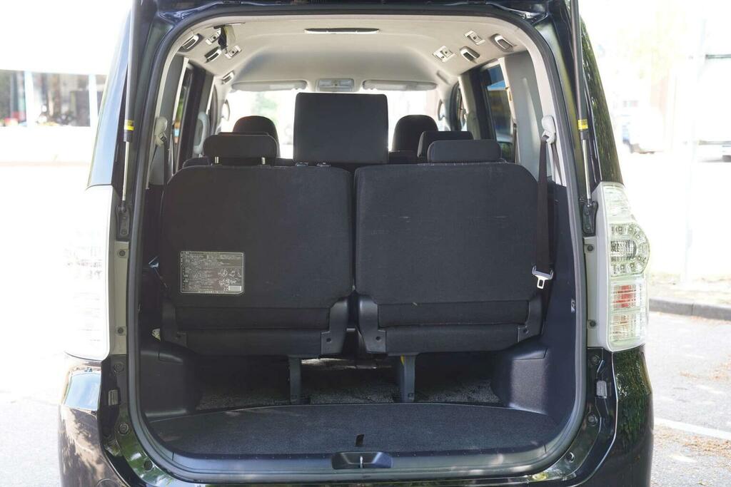 Toyota Voxy 2.0 7 Seats Ulez Free White #50