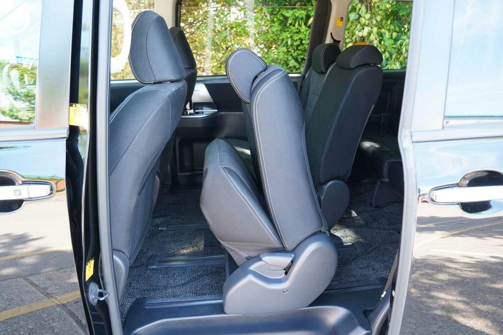 Toyota Voxy 2.0 7 Seats Ulez Free White #45