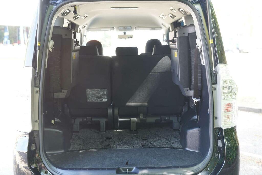 Toyota Voxy 2.0 7 Seats Ulez Free White #52