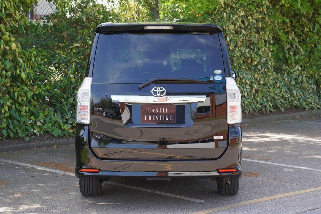 Toyota Voxy 2.0 7 Seats Ulez Free White #5