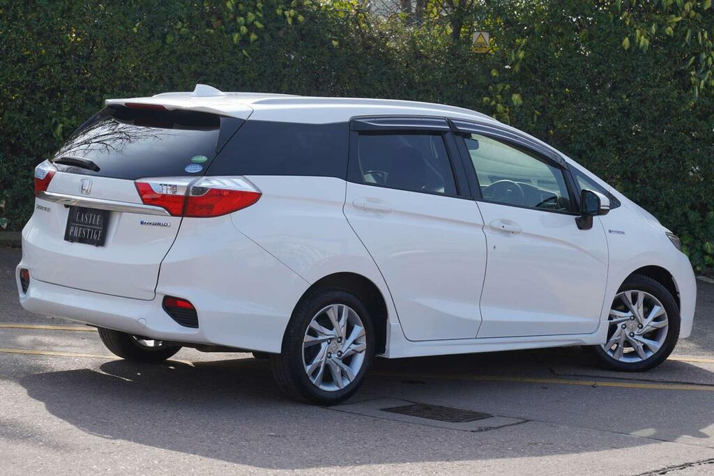 Honda Shuttle Mpv 1.5 Z Hybrid 5 Seats 201565 White #3
