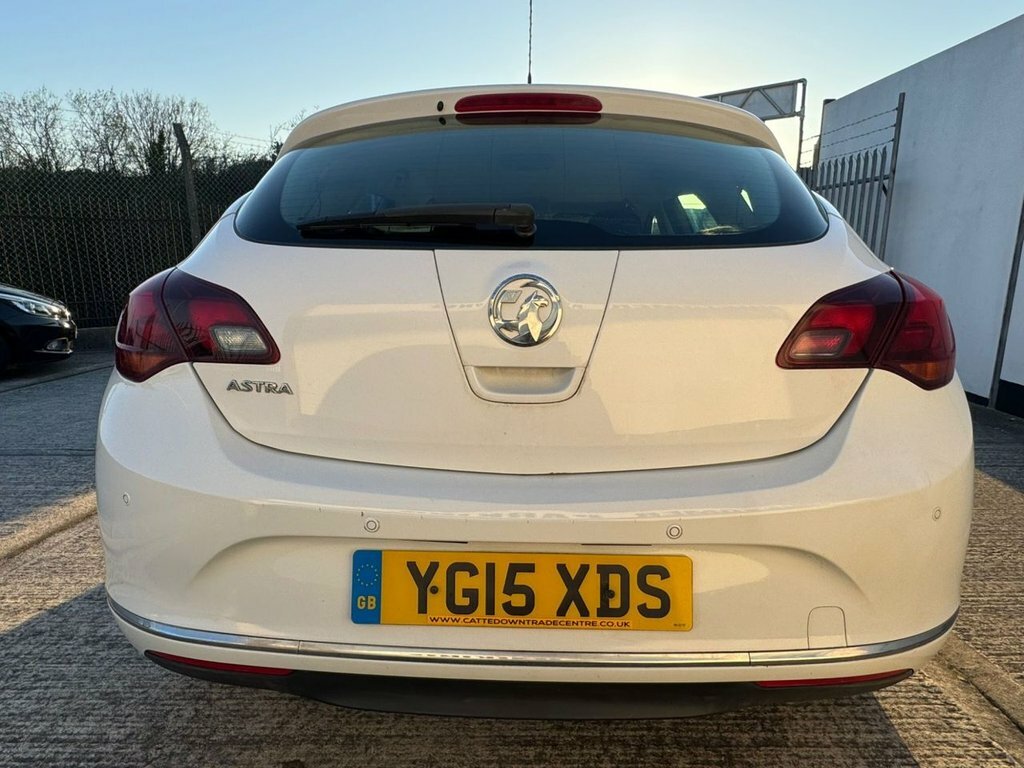 Vauxhall Astra 1.4L Sri YG15XDS White #4