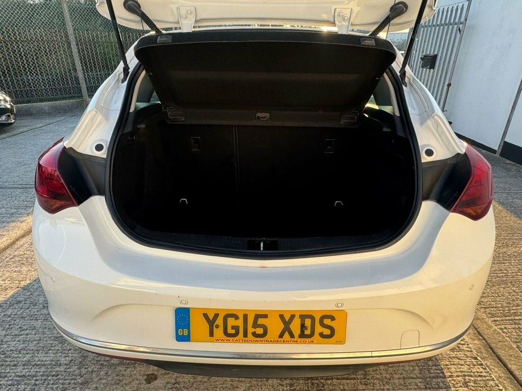 Vauxhall Astra 1.4L Sri YG15XDS White #5