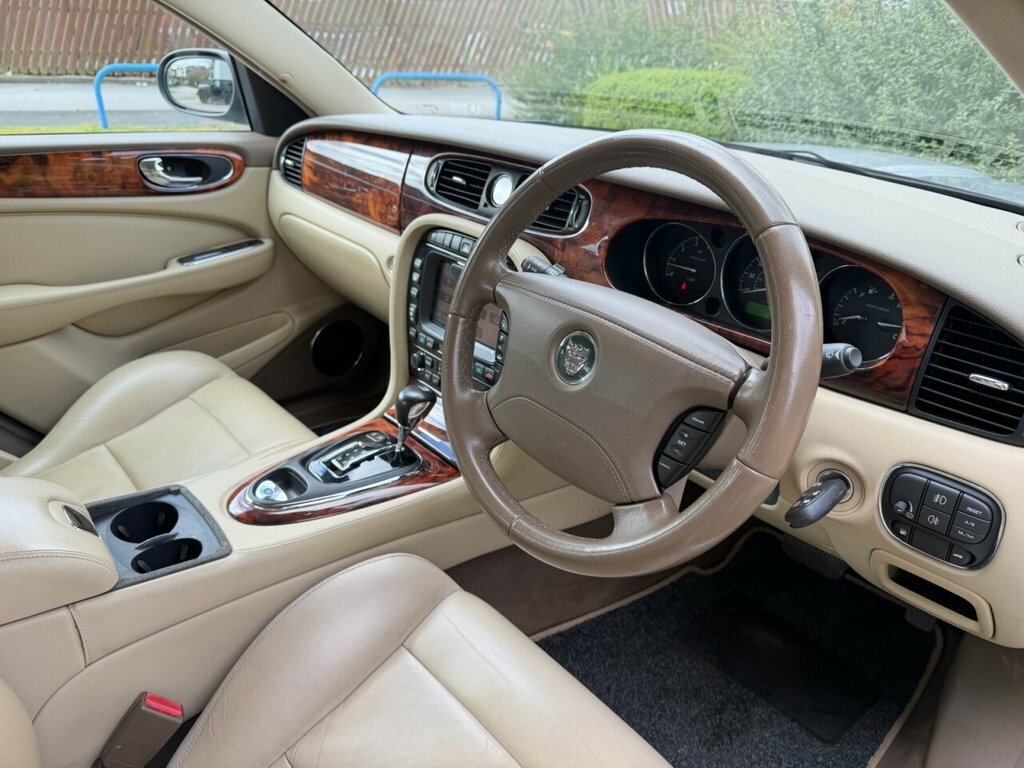 Jaguar XJR Saloon Silver #3