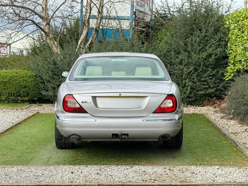 Jaguar XJR Saloon Silver #4