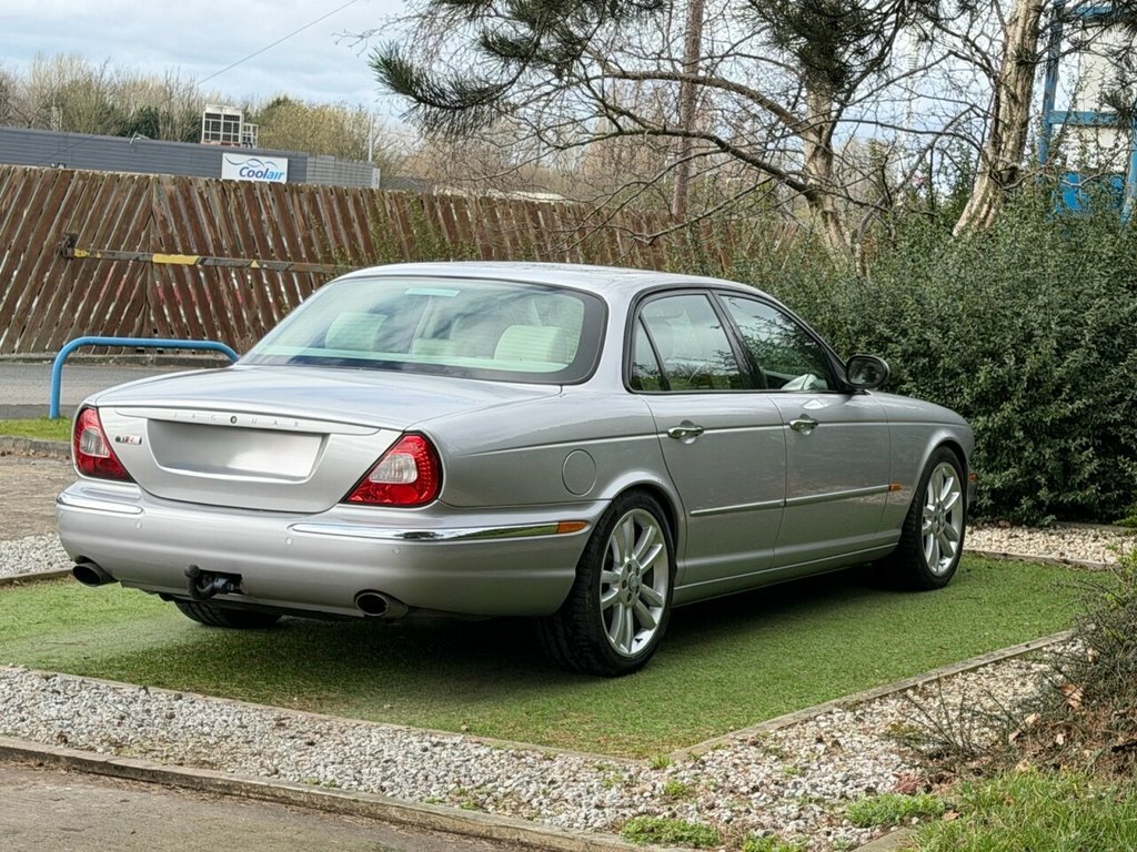Jaguar XJR Saloon Silver #5