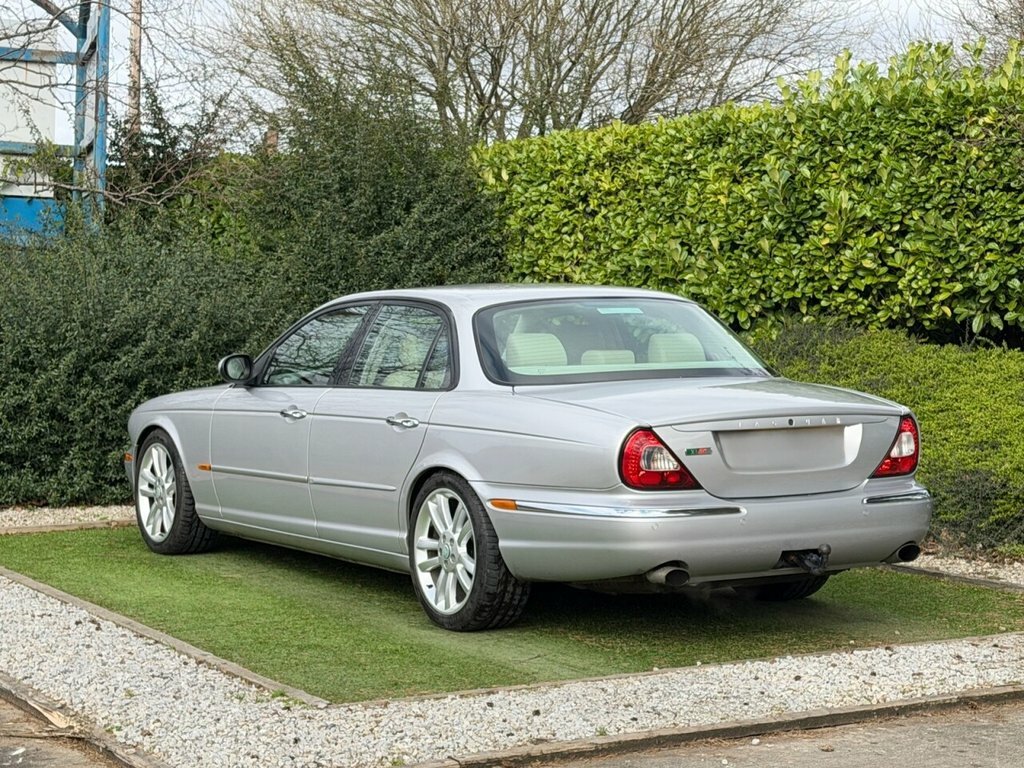 Jaguar XJR Saloon Silver #6