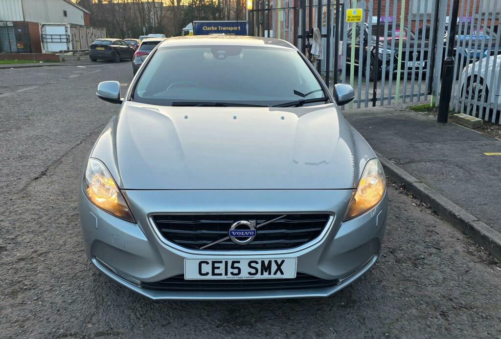 Volvo V40 2.0 D4 Se Nav Geartronic Euro 6 Ss CE15SMX Silver #2