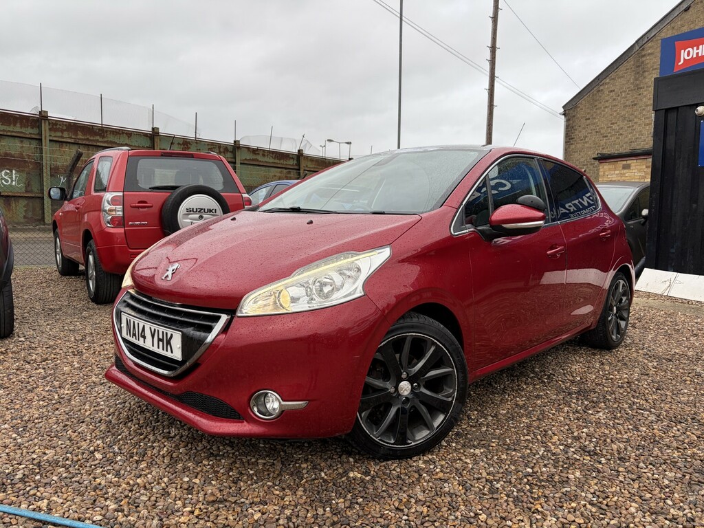 Peugeot 208 Hatchback 1.6 E-hdi Feline 2014 Red
