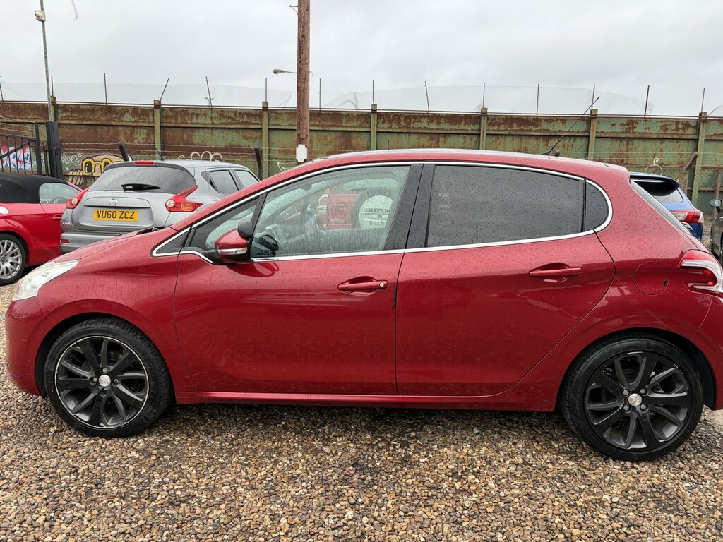 Peugeot 208 Hatchback 1.6 E-hdi Feline 2014 NA14YHK Red #2
