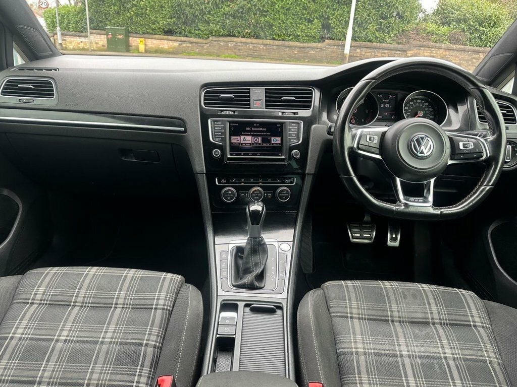 Volkswagen Golf 2.0 Tdi Bluemotion Tech Gtd Hatchback D YD66HXC White #2