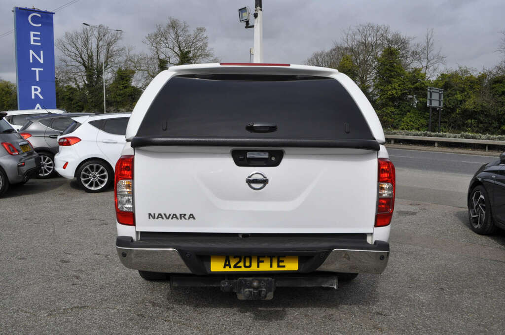 Nissan Navara 2.3 Navara Tekna Dci 4Wd White #2