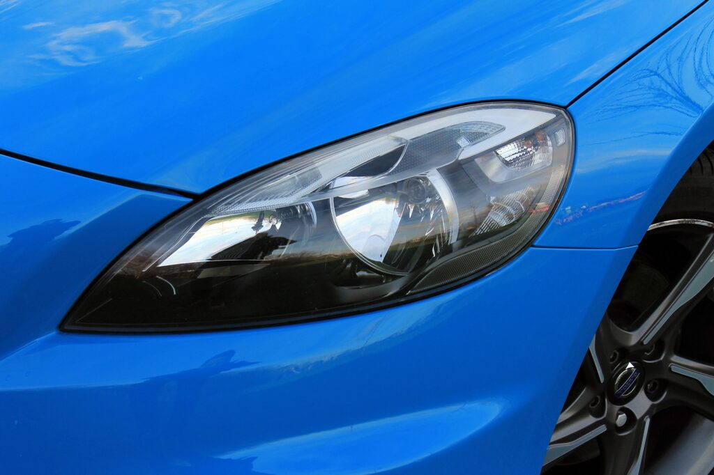 Volvo V40 2016 Volvo V40 2.0 T2 122 R Design Hatchback Blue