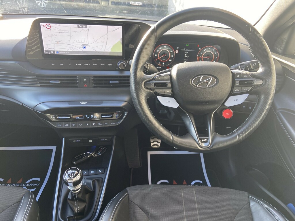 Hyundai I20 Se White #16
