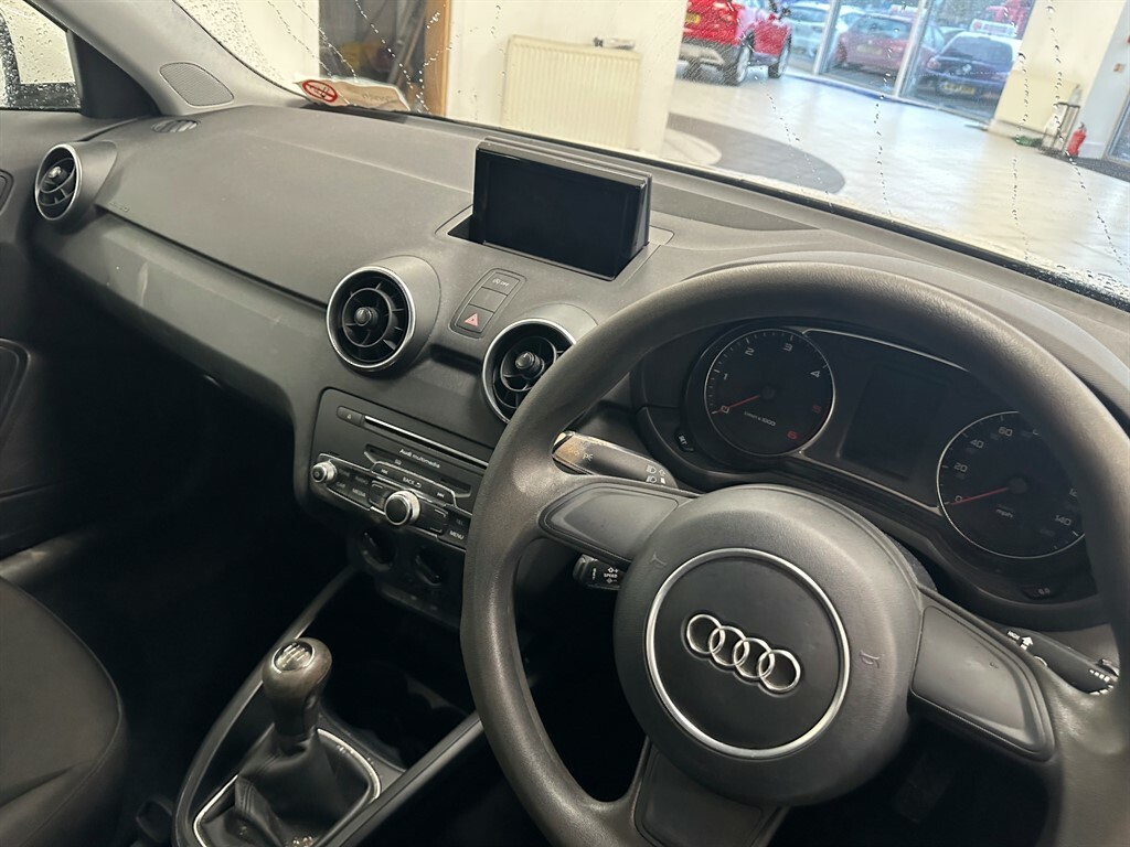 Audi A1 1.6 L Sportback Tdi Se KM67NWU  #3