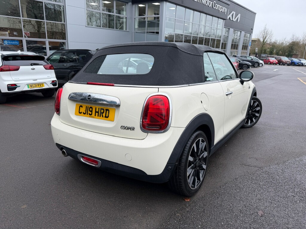 Mini Convertible 1.5 Cooper Exclusive II CJ19HRD White #4