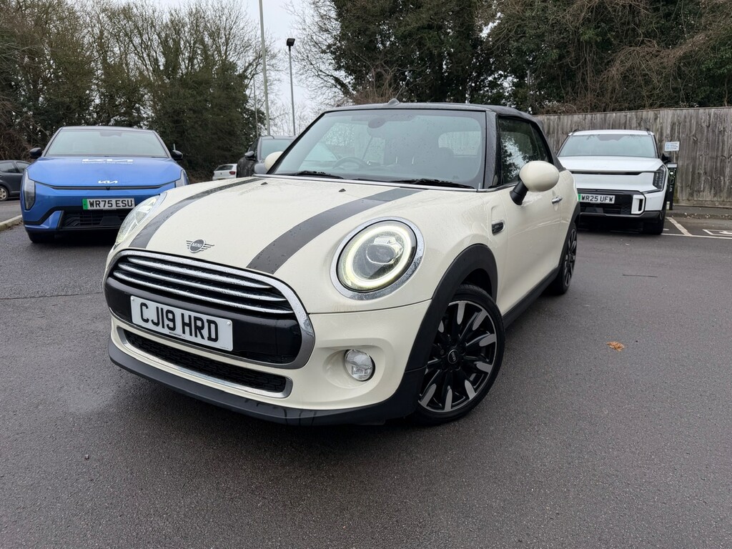 Mini Convertible 1.5 Cooper Exclusive II CJ19HRD White #3