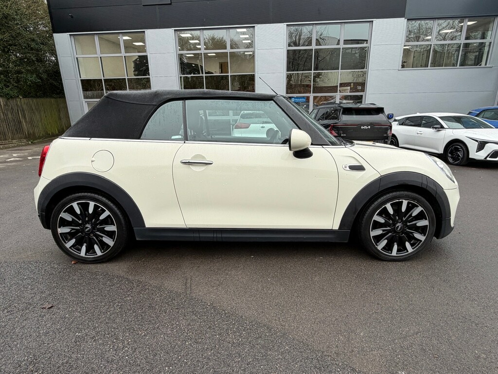 Mini Convertible 1.5 Cooper Exclusive II CJ19HRD White #5