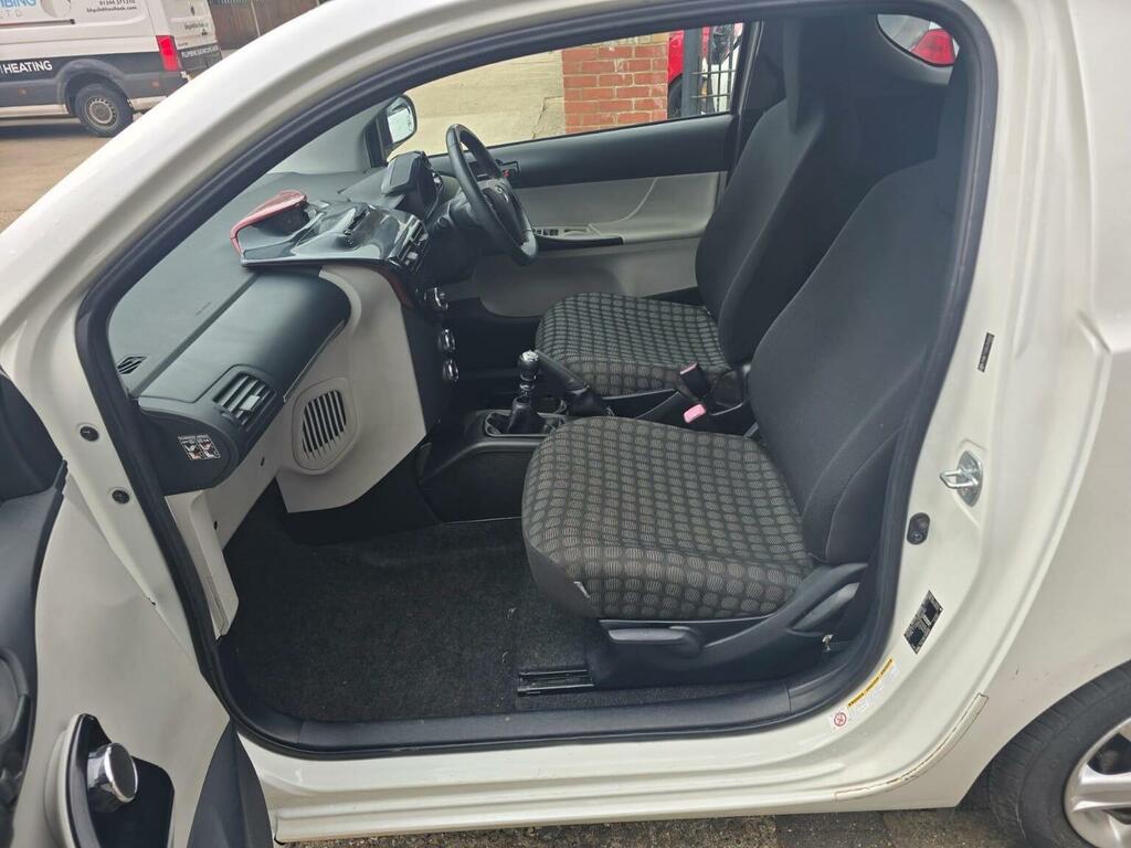 Toyota IQ Hatchback 1.0 Vvt-i Euro 5 201111 White #6
