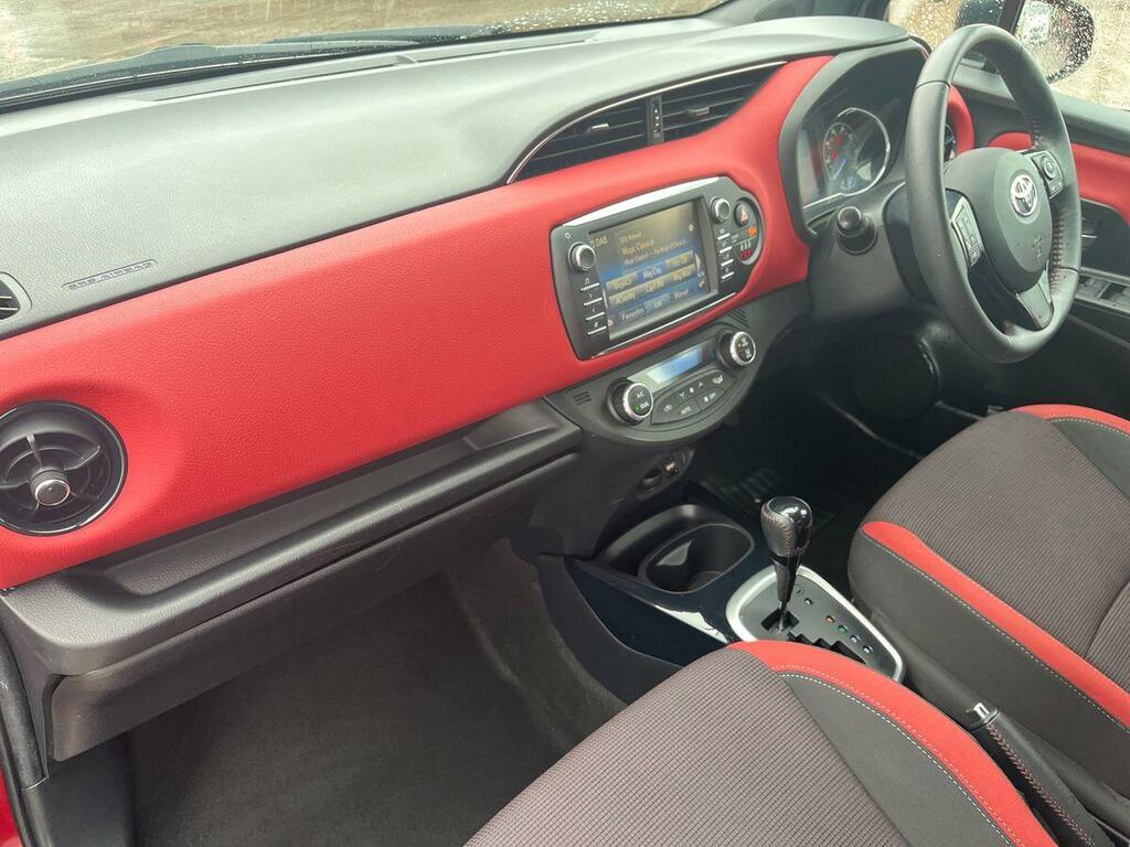 Toyota Yaris 1.5 Vvt-h Blue Bi-tone Hatchback Hybrid PE67PXU Red #2