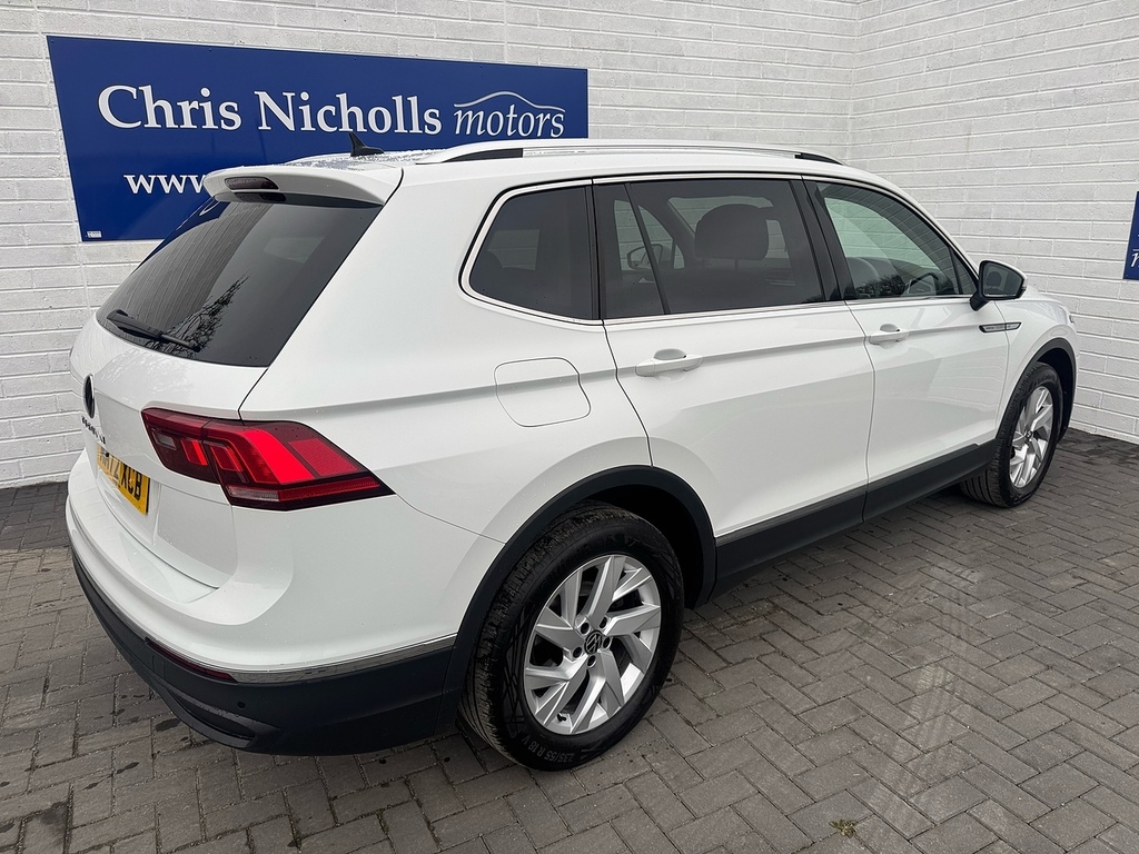 Volkswagen Tiguan Allspace Tsi Life MM72XCB White #2