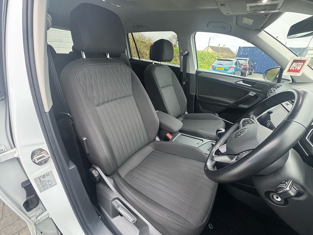 Volkswagen Tiguan Allspace Tsi Life MM72XCB White #4
