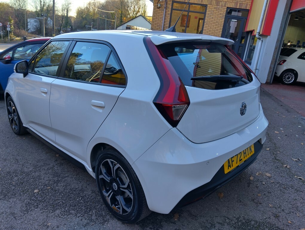 MG MG3 1.5 Vti-tech Exclusive Navigation Hatchback AF72HTK White #6