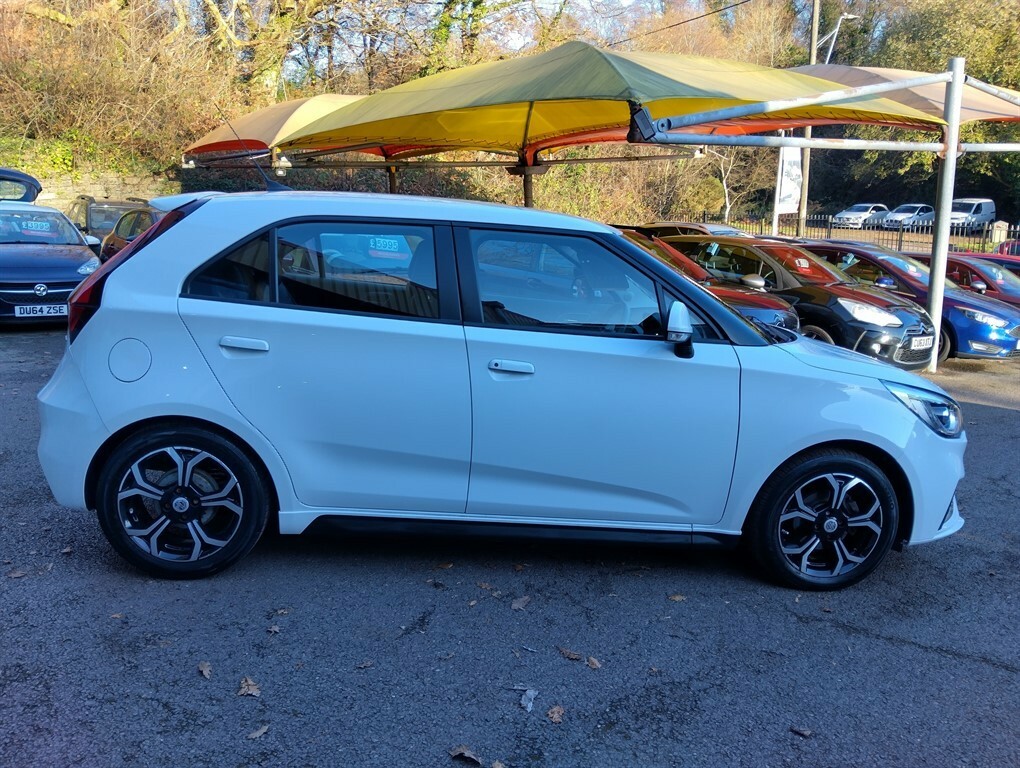 MG MG3 1.5 Vti-tech Exclusive Navigation Hatchback AF72HTK White #4