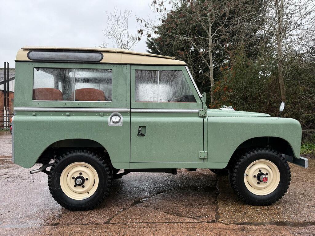 Land Rover Series III Suv 2.3 88 Station Wagon 7 Seats 1972K Green #2