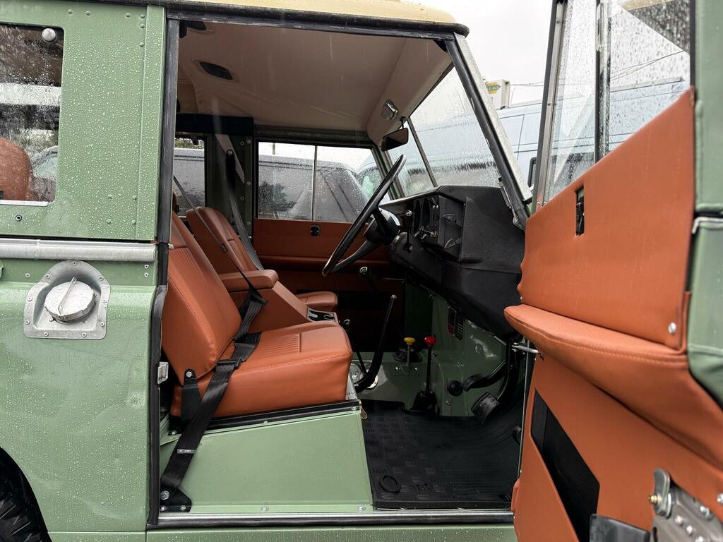 Land Rover Series III Suv 2.3 88 Station Wagon 7 Seats 1972K Green #4