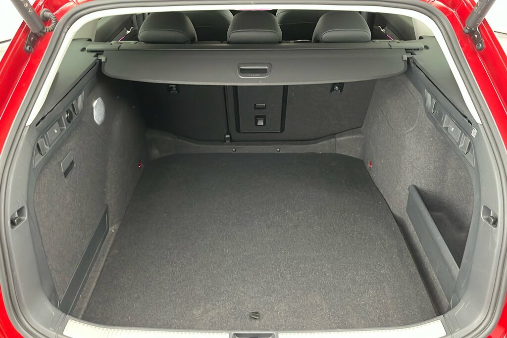 Skoda Superb Se L 2.0 Tdi 150 Ps Dsg KJ25XTO Red #4