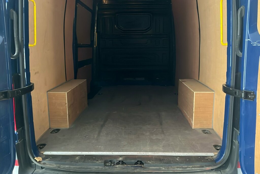 Volkswagen Crafter Cr35 Panel Van Commerce Plus Mwb 140 Ps 2.0 Tdi 6S RE74WSJ Blue #5