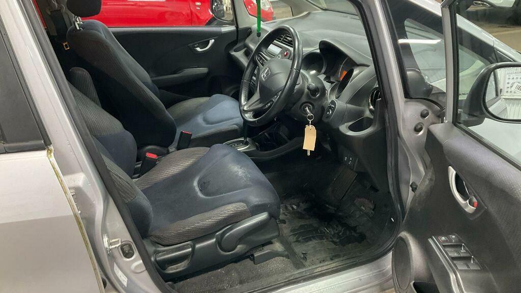 Honda Jazz 1.4 I-vtec Es Plus Cvt Euro 5 RE15TFA Silver #4