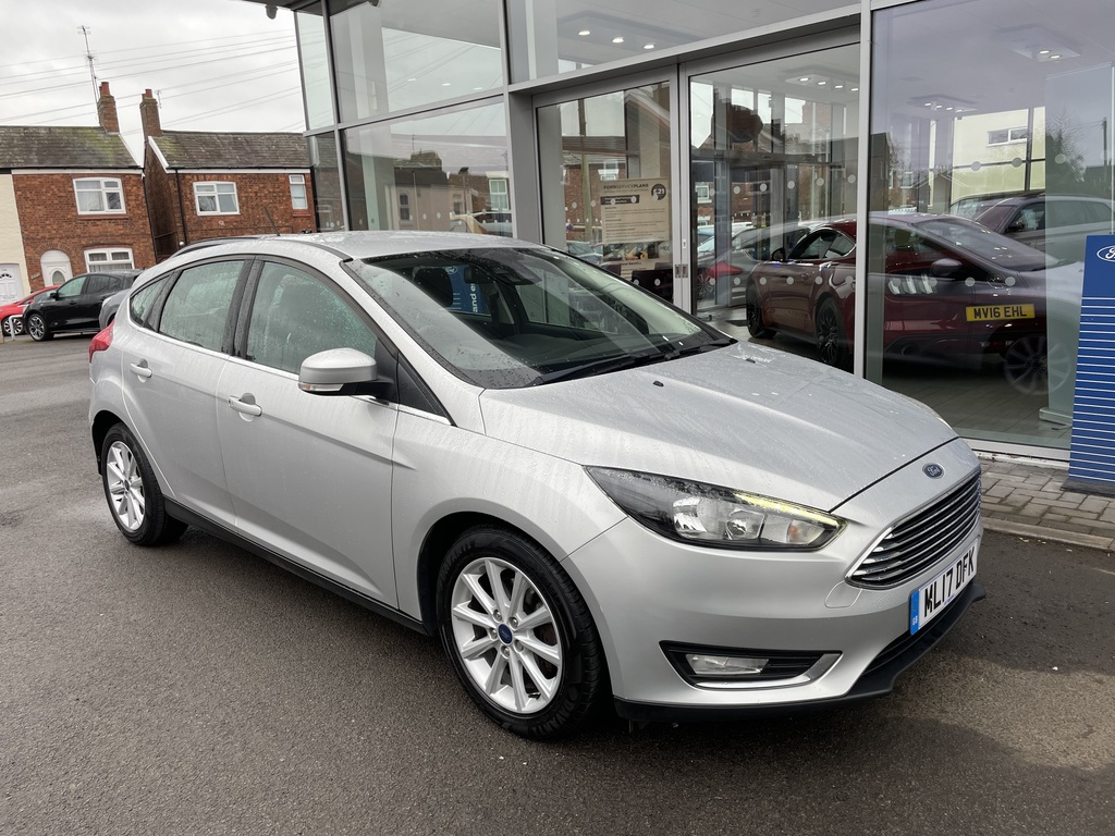 Ford Focus 1.0 Ecoboost 125 Titanium Navigation ML17DFK Silver