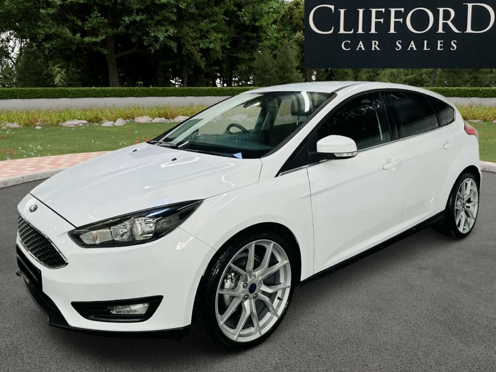 Ford Focus Hatchback SA16ZZD White #4