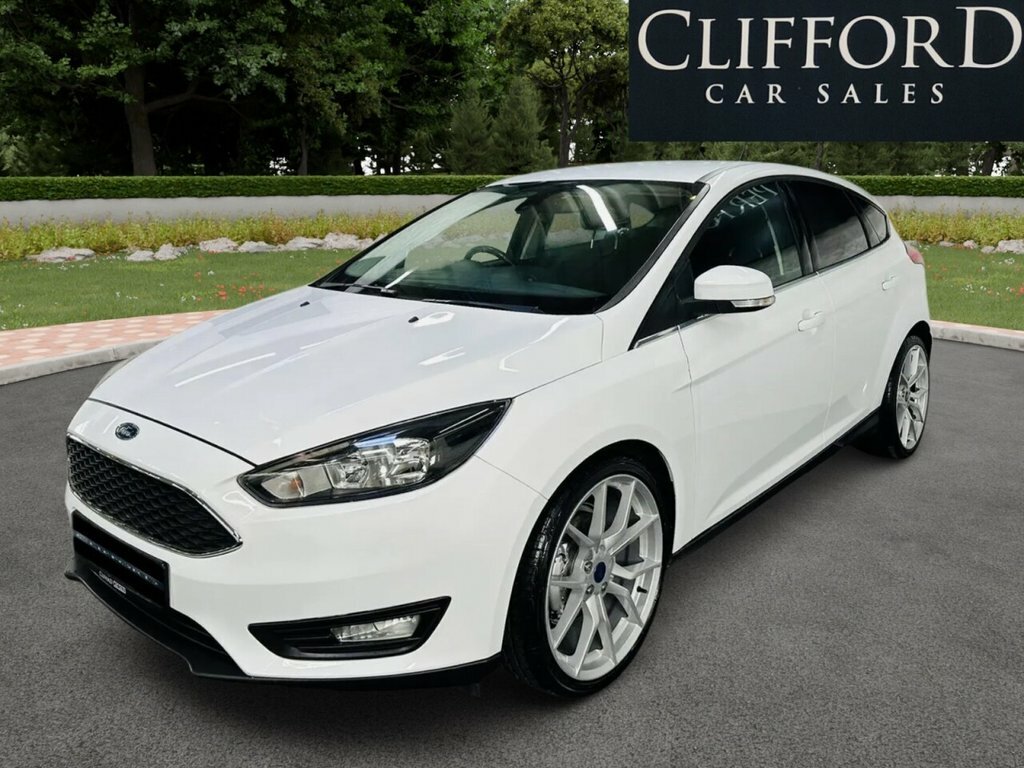 Ford Focus Hatchback SA16ZZD White #5