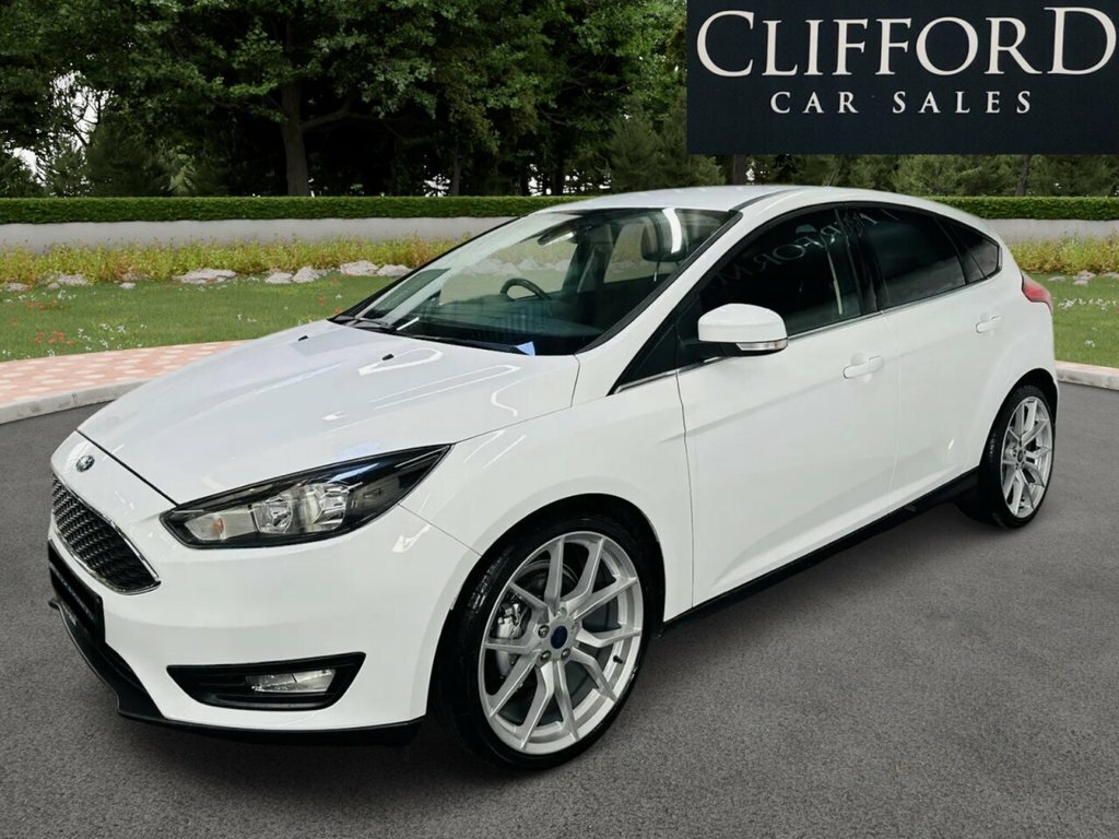 Ford Focus Hatchback SA16ZZD White #3