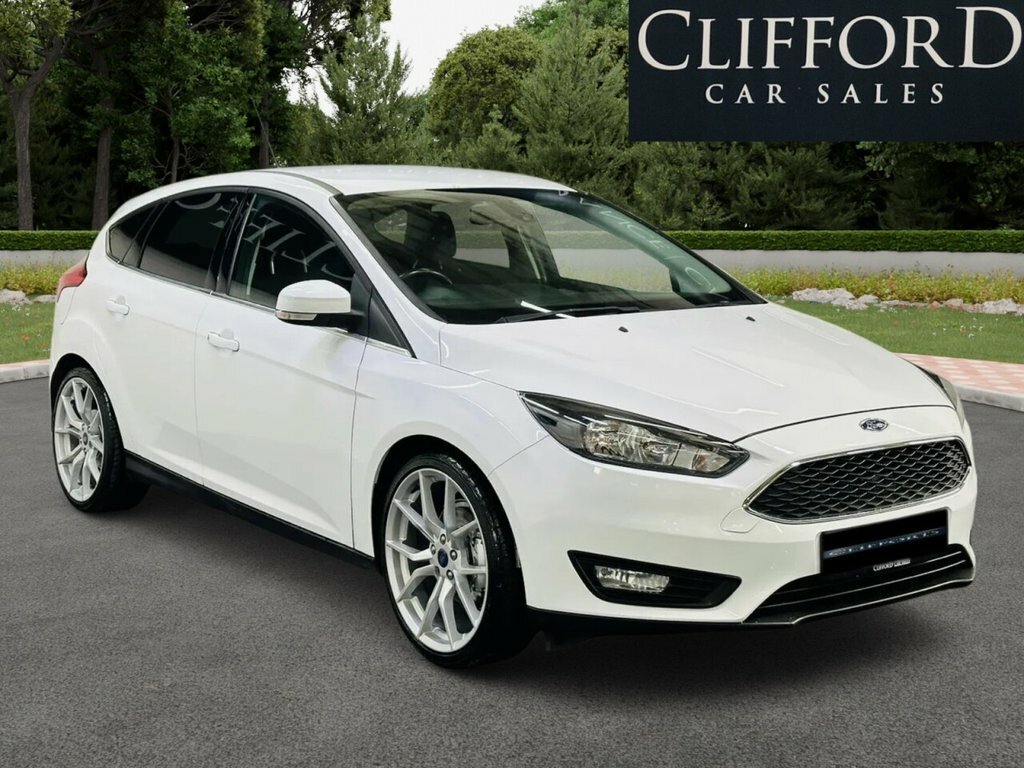 Ford Focus Hatchback SA16ZZD White #6