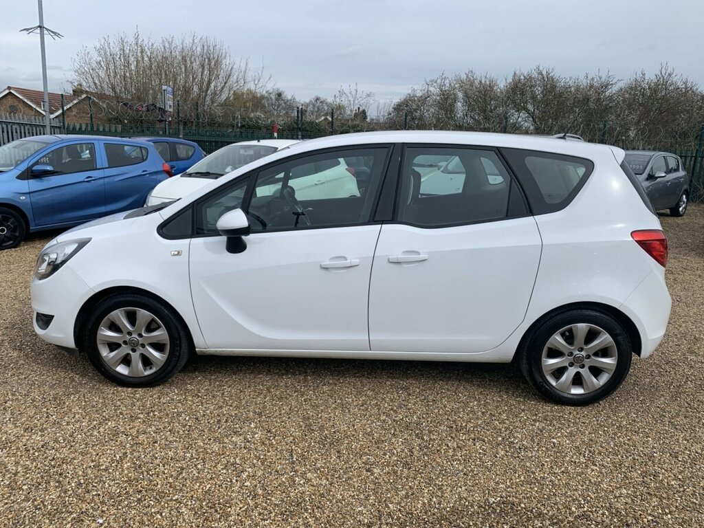Vauxhall Meriva Diesel GK65KGU White #5