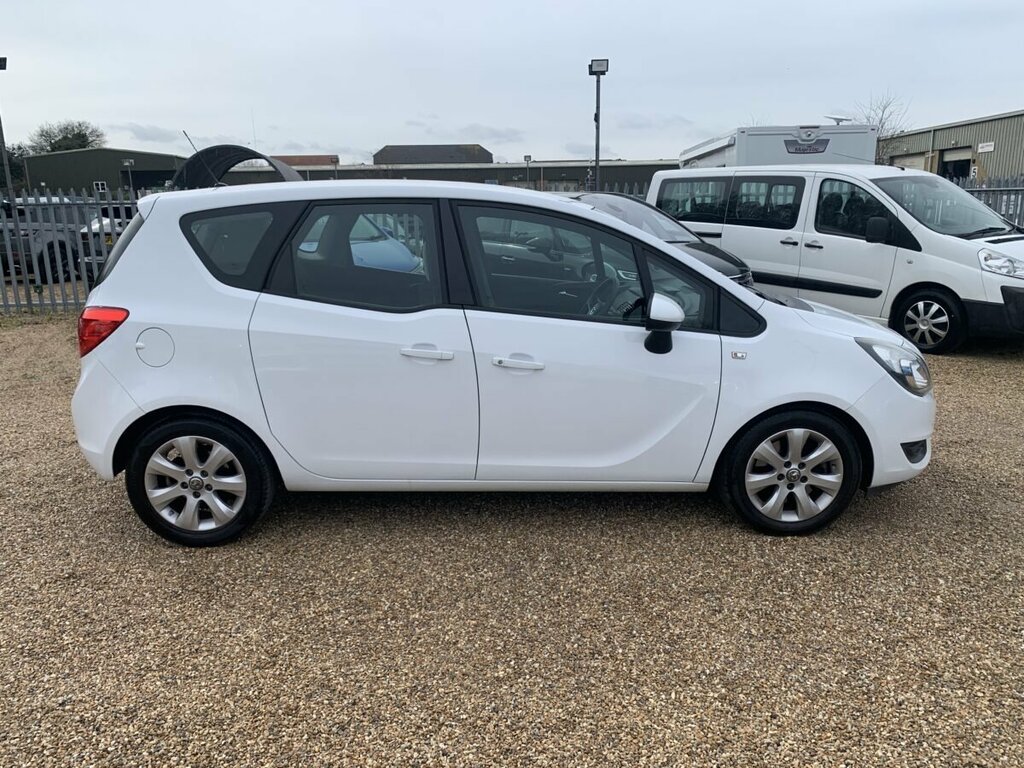 Vauxhall Meriva Diesel GK65KGU White #6