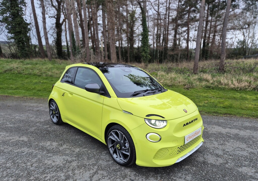 Abarth 500 Hatchback Abarth 500E 42Kwh 152Hp 202424 Green